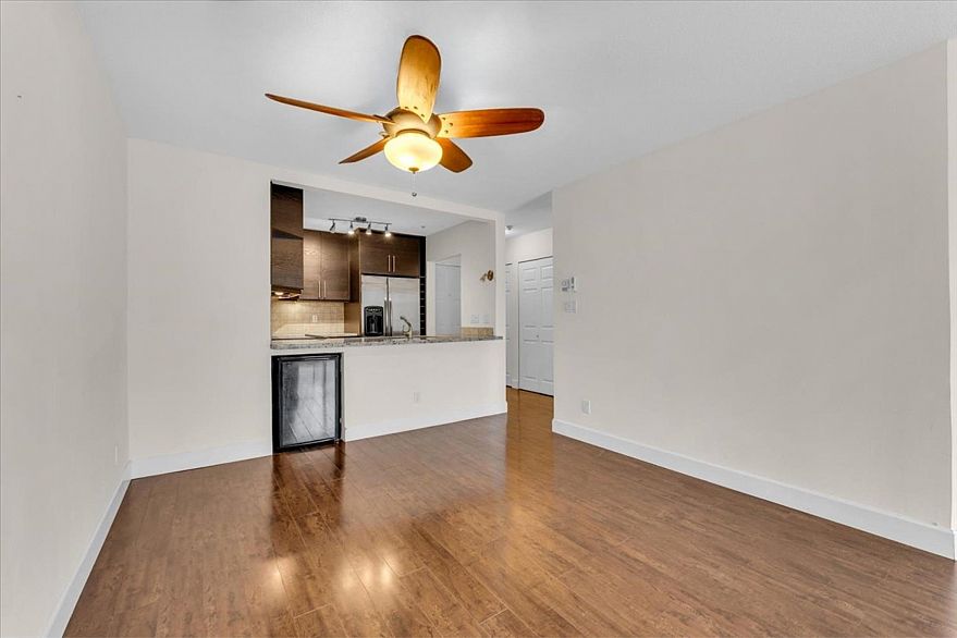 307 876 W 16th Avenue