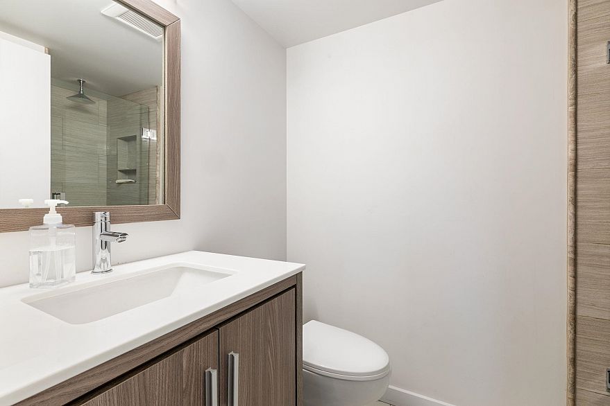 201 1225 Barclay Street