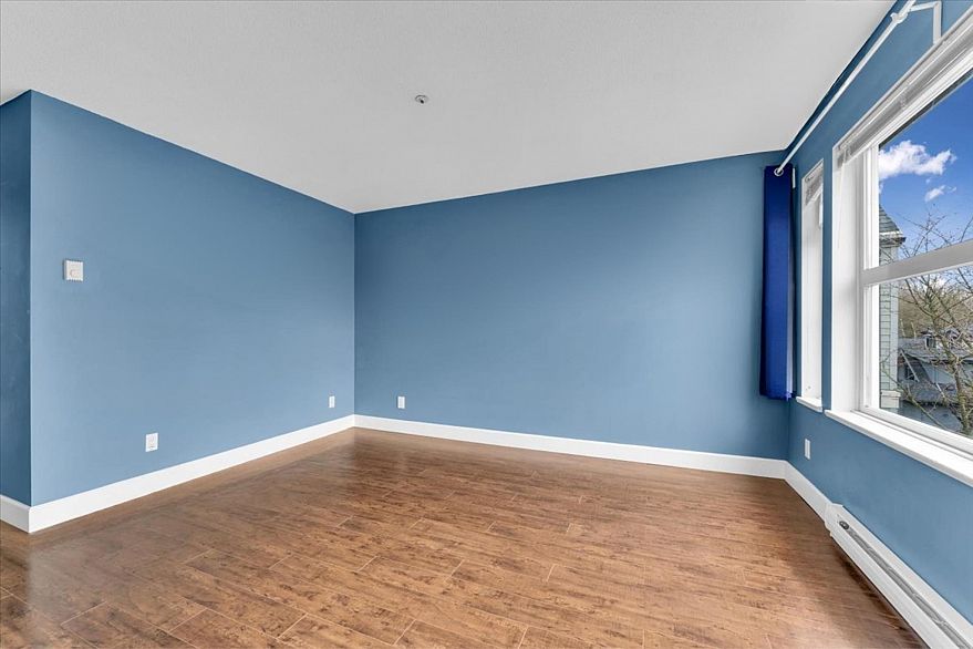 307 876 W 16th Avenue