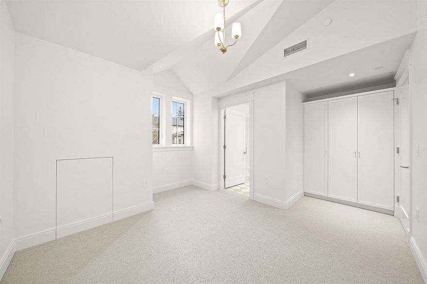 5815 Highbury Street