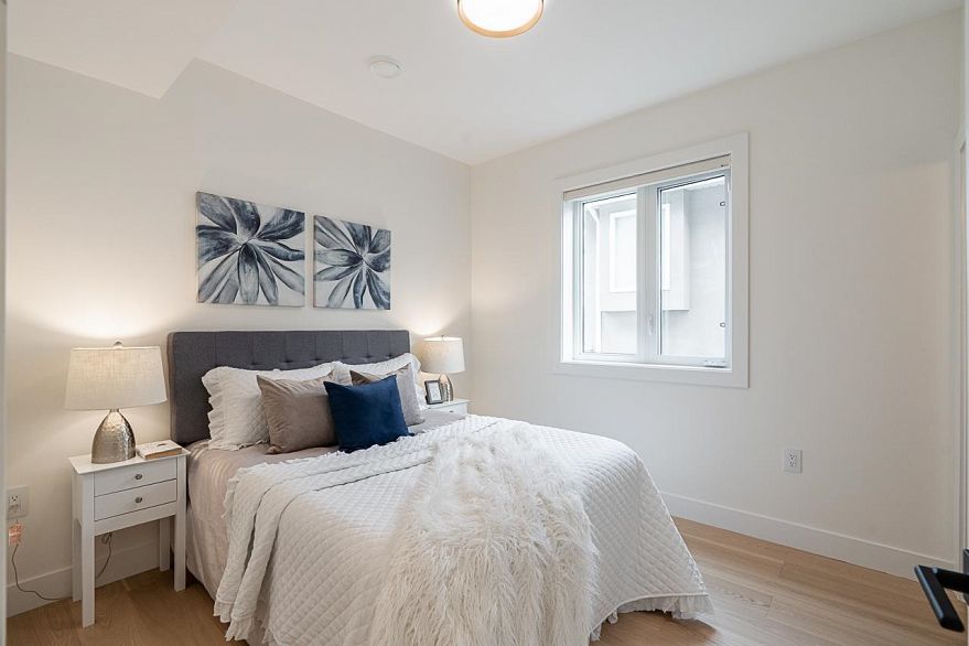 1 2248 E 48th Avenue