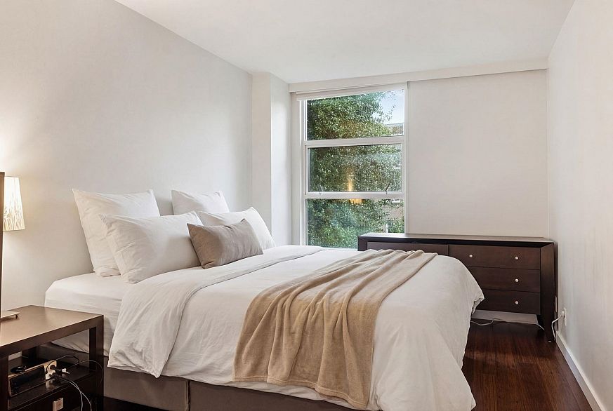 201 1225 Barclay Street