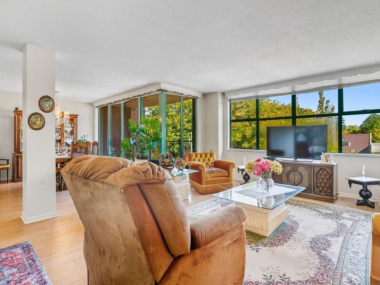 412 518 W 14th Avenue