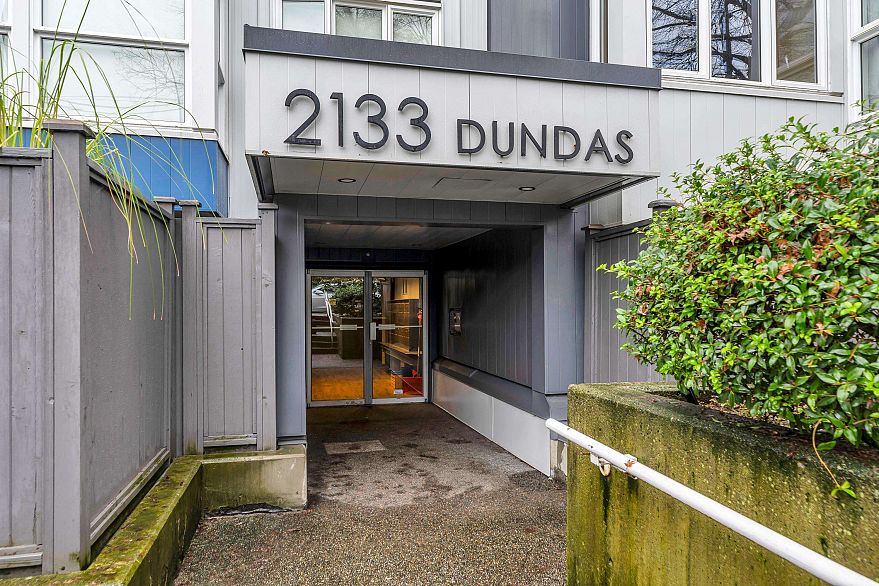 406 2133 Dundas Street