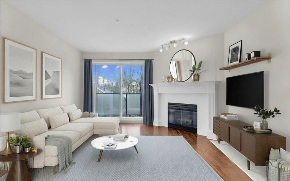 307 876 W 16th Avenue