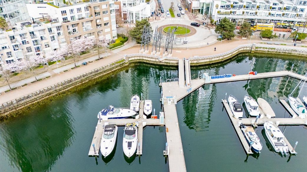 D7 1088 Marinaside Crescent