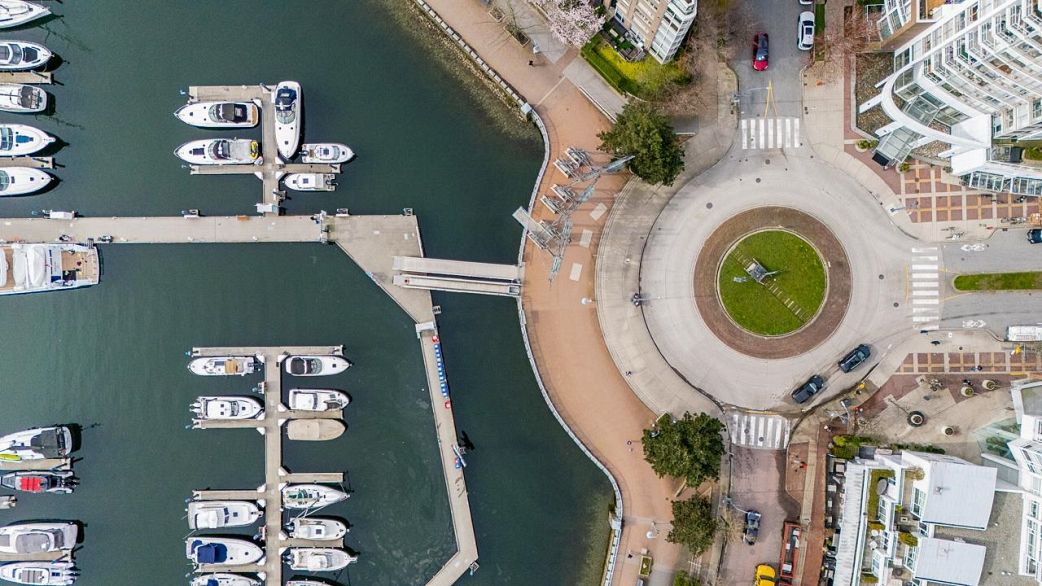 D7 1088 Marinaside Crescent