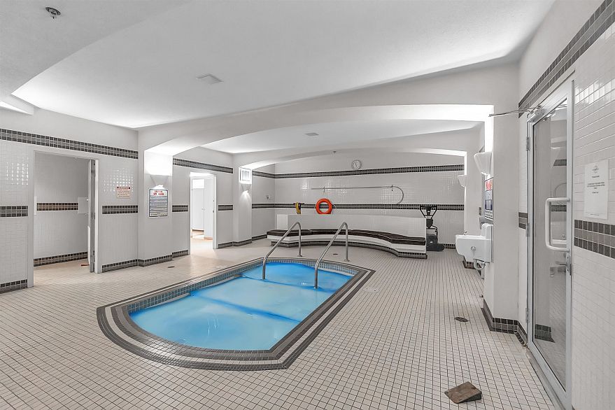 2504 969 Richards Street