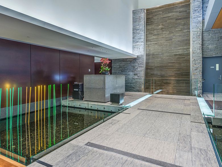 2803 1077 W Cordova Street