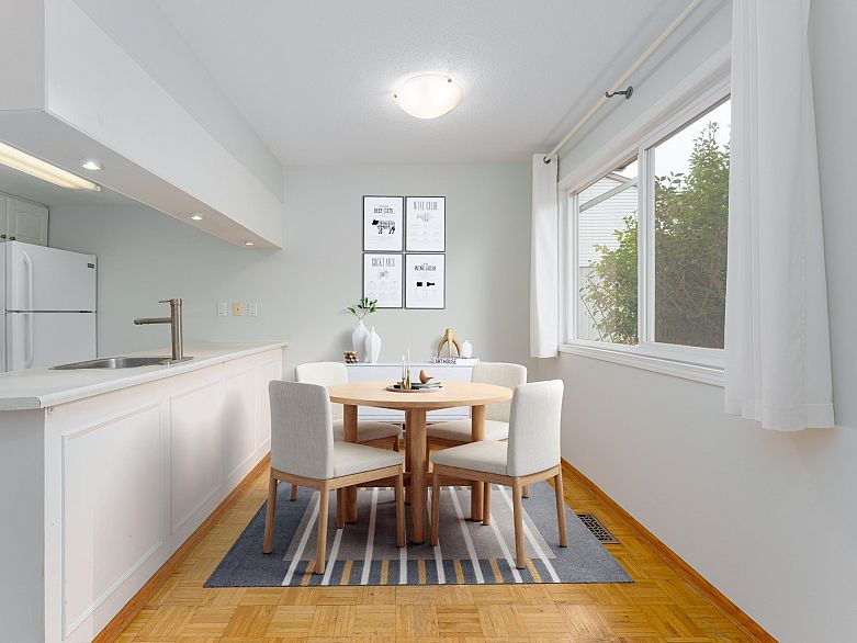 5 3554 E 49th Avenue