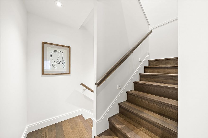 2 5819 Highbury Street