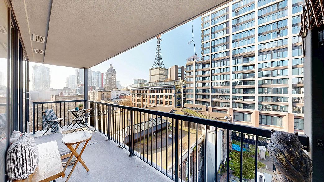 905 66 W Cordova Street