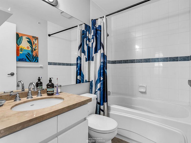 4 2315 W 10th Avenue