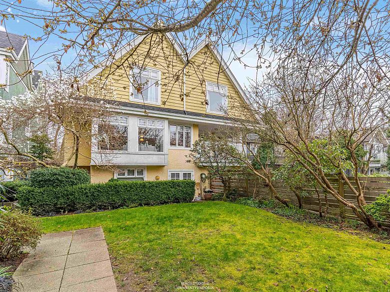 4 2315 W 10th Avenue