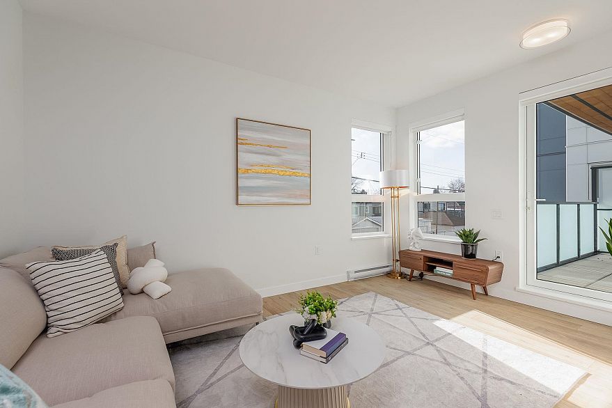 303 4933 Clarendon Street