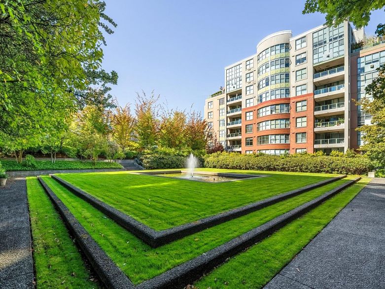 412 518 W 14th Avenue