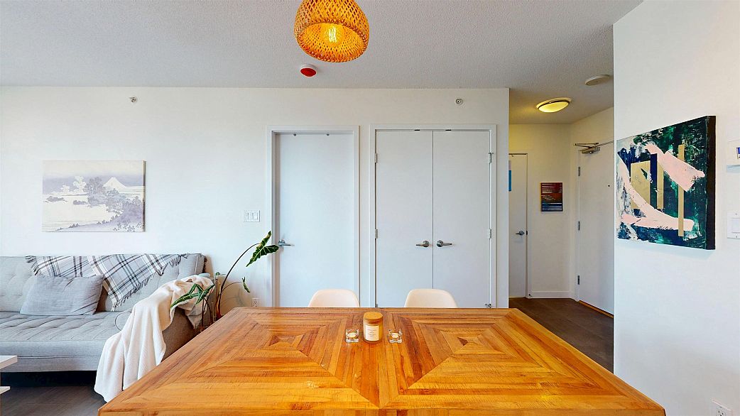 905 66 W Cordova Street