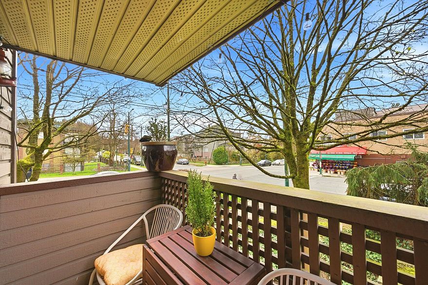 207 2215 Dundas Street