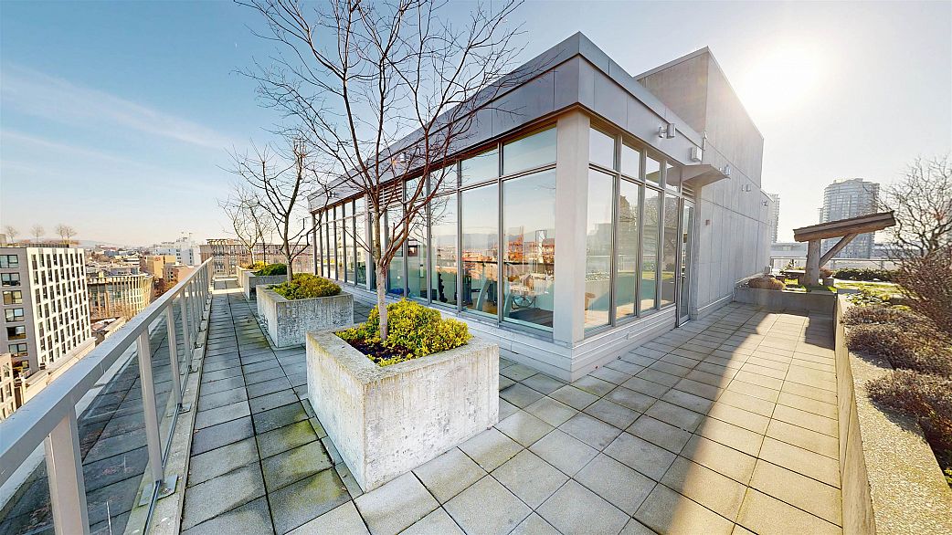 905 66 W Cordova Street