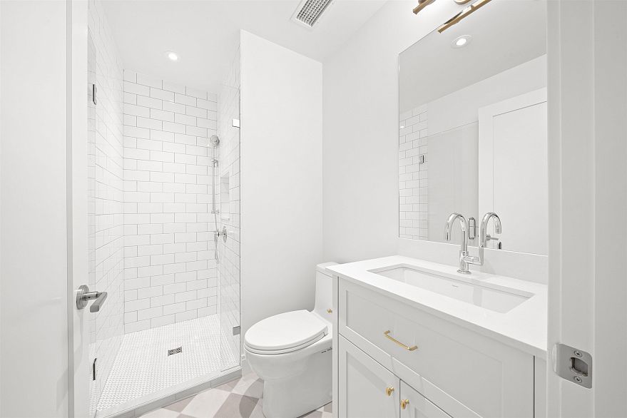 5815 Highbury Street