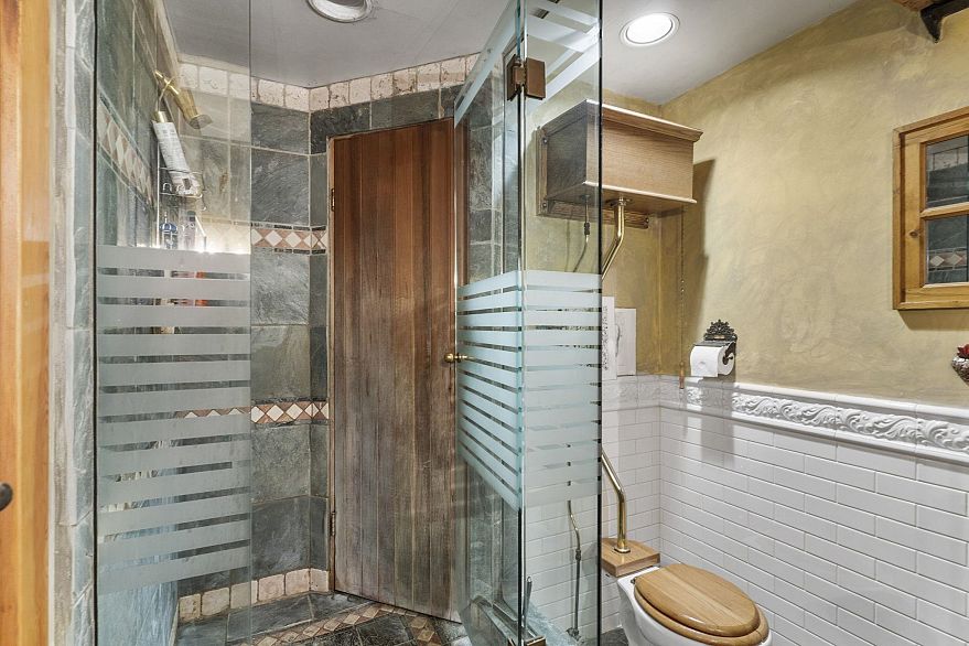 301 41 Alexander Street