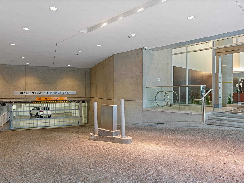 2803 1077 W Cordova Street