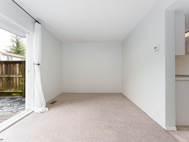 5 3554 E 49th Avenue