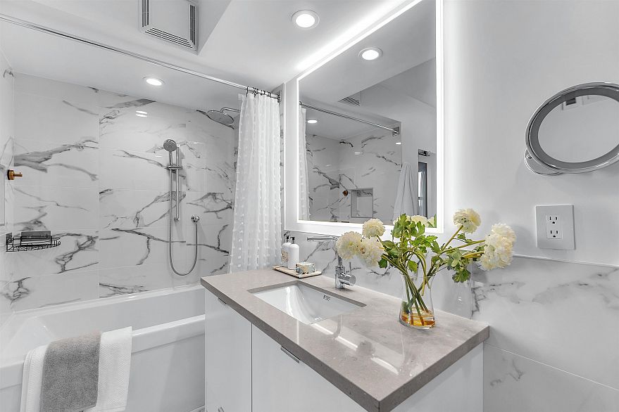 2504 969 Richards Street