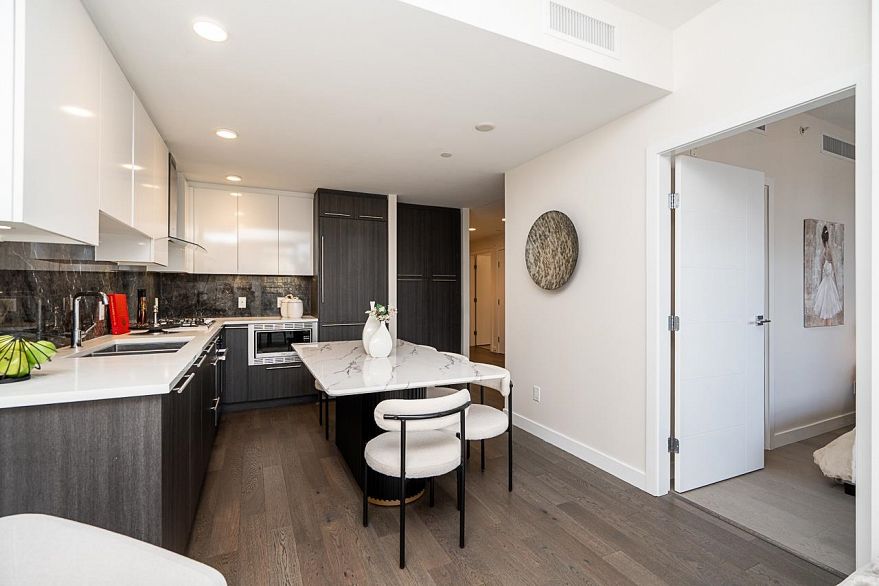 217 5033 Cambie Street