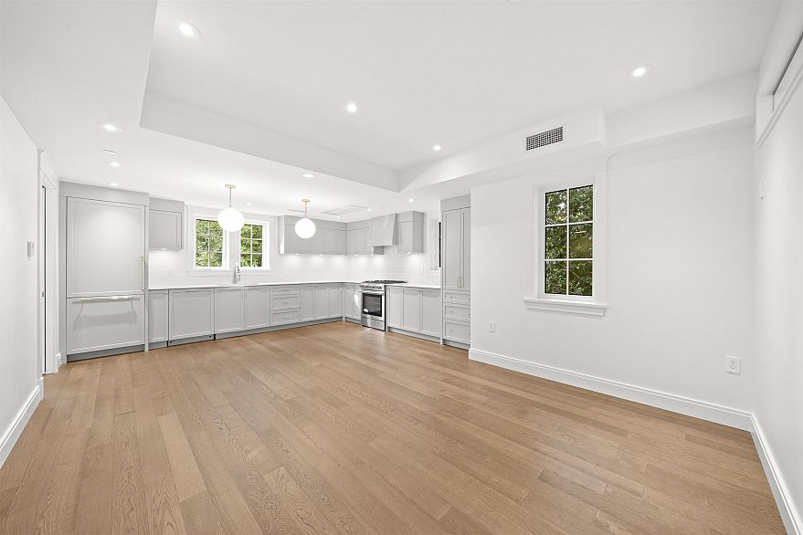 5815 Highbury Street