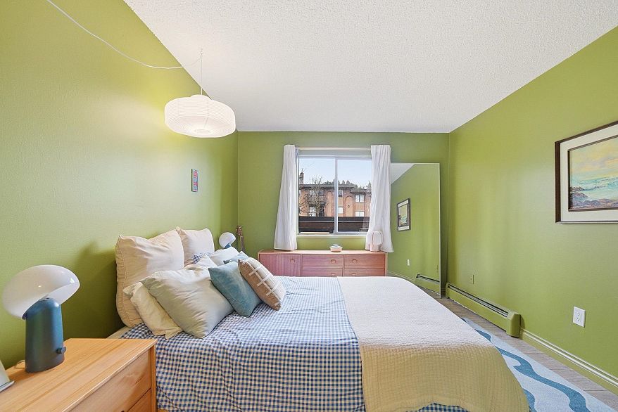 207 2215 Dundas Street