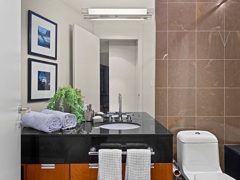 2803 1077 W Cordova Street