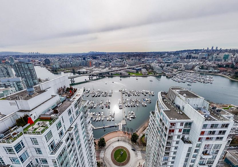 D7 1088 Marinaside Crescent