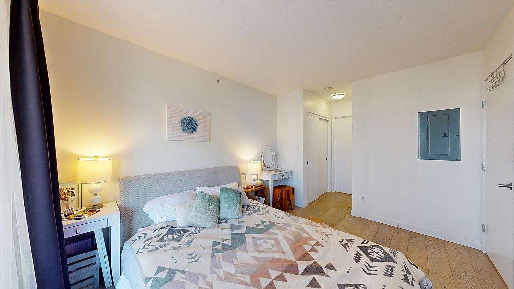 905 66 W Cordova Street