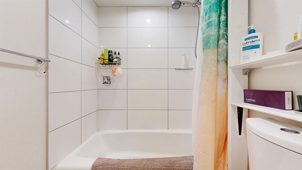 905 66 W Cordova Street