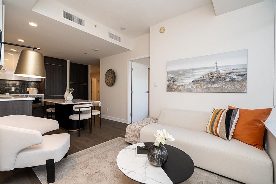 217 5033 Cambie Street