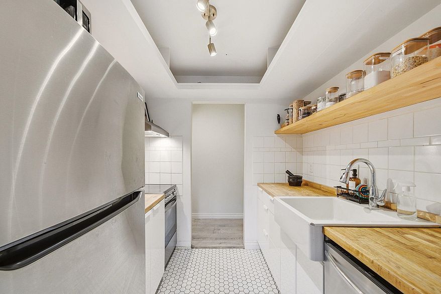 207 2215 Dundas Street