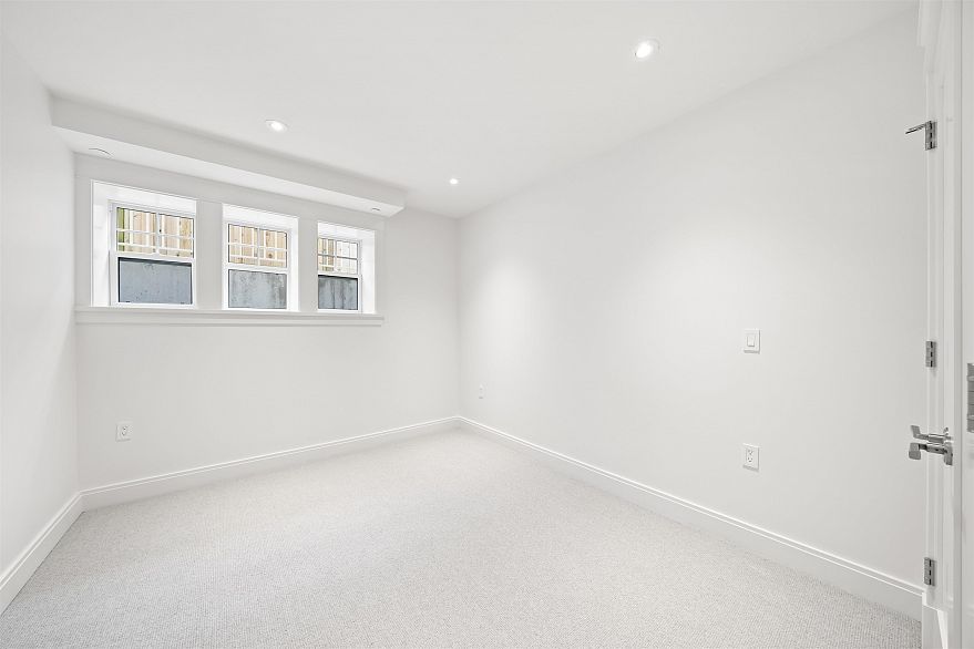 2 5819 Highbury Street