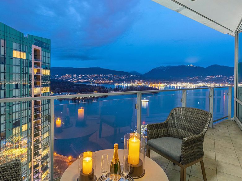 2803 1077 W Cordova Street