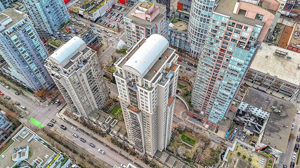 2504 969 Richards Street