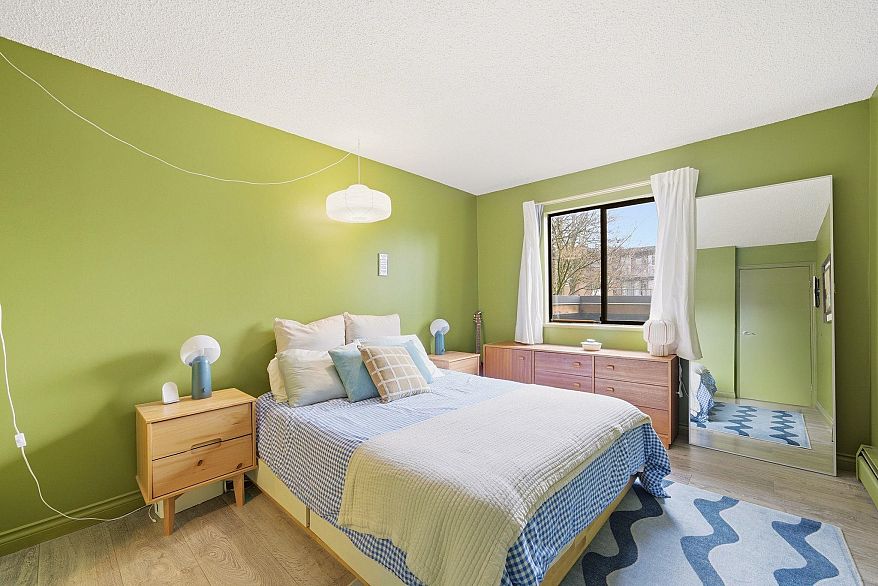 207 2215 Dundas Street