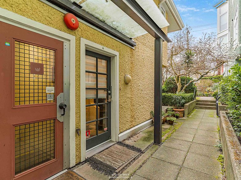 4 2315 W 10th Avenue