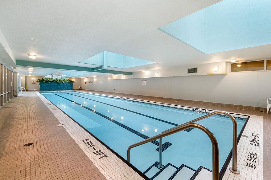 1805 928 Richards Street