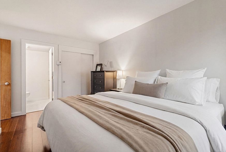 201 1225 Barclay Street