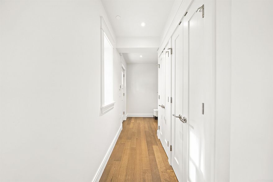 2 5819 Highbury Street