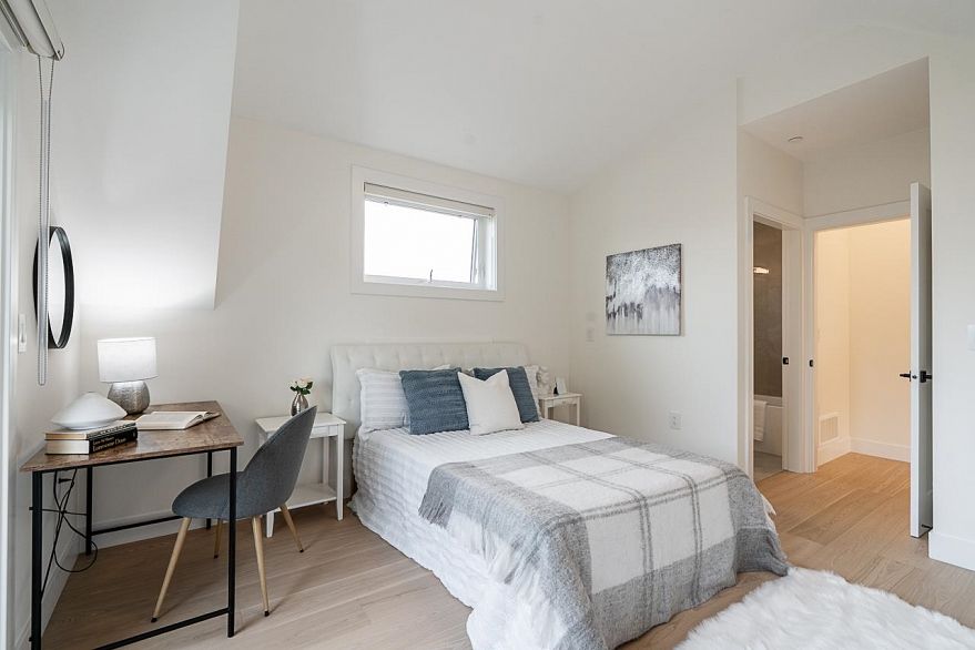 1 2248 E 48th Avenue