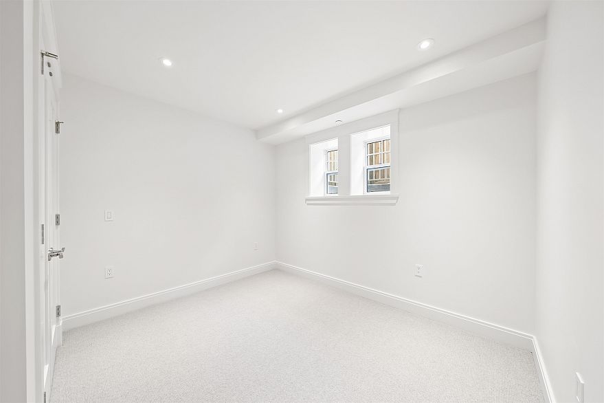 2 5819 Highbury Street