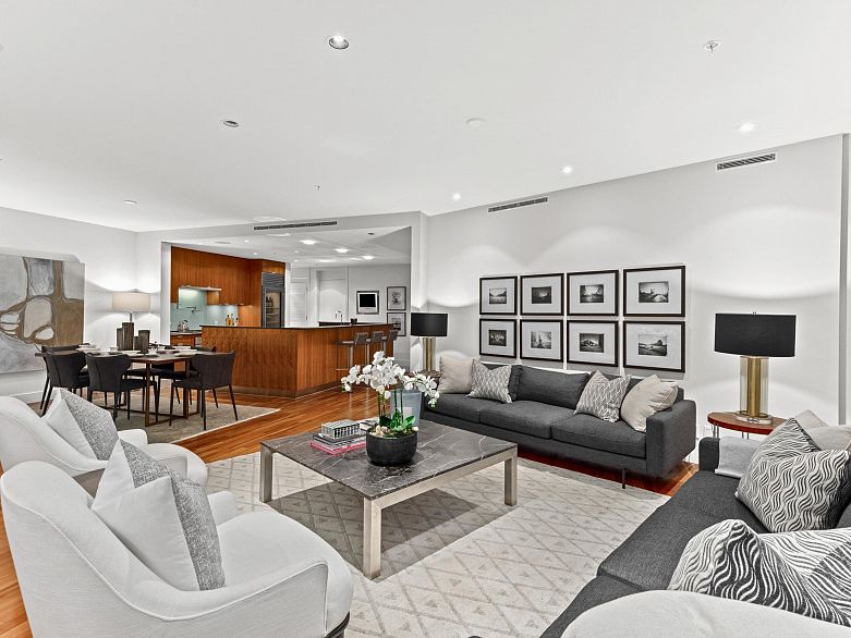 2803 1077 W Cordova Street