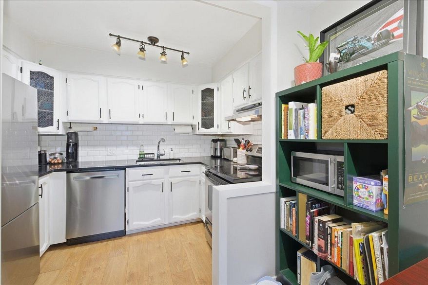 306 1864 Frances Street