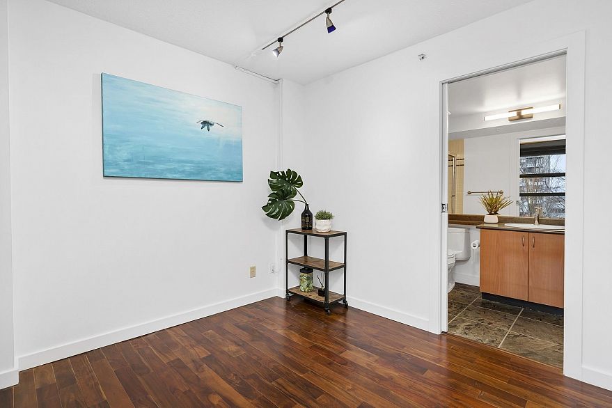 308 1688 Robson Street